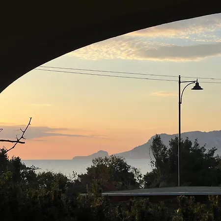 Elegant 100m From Pellicano Sea View & Private Garden Olbia