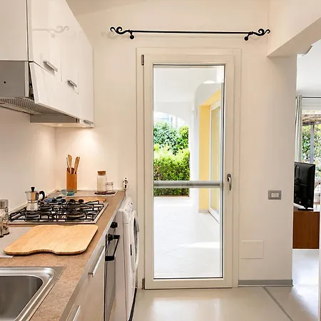 Villa Elegant 100m From Pellicano Sea View & Private Garden Olbia